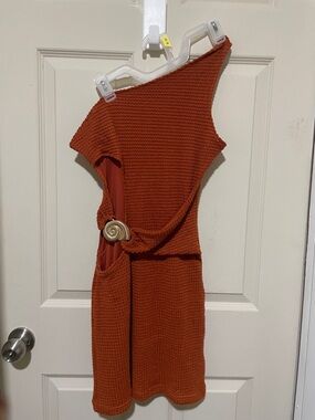 One-Shoulder Rust Knit Dress with Decorative Buckle